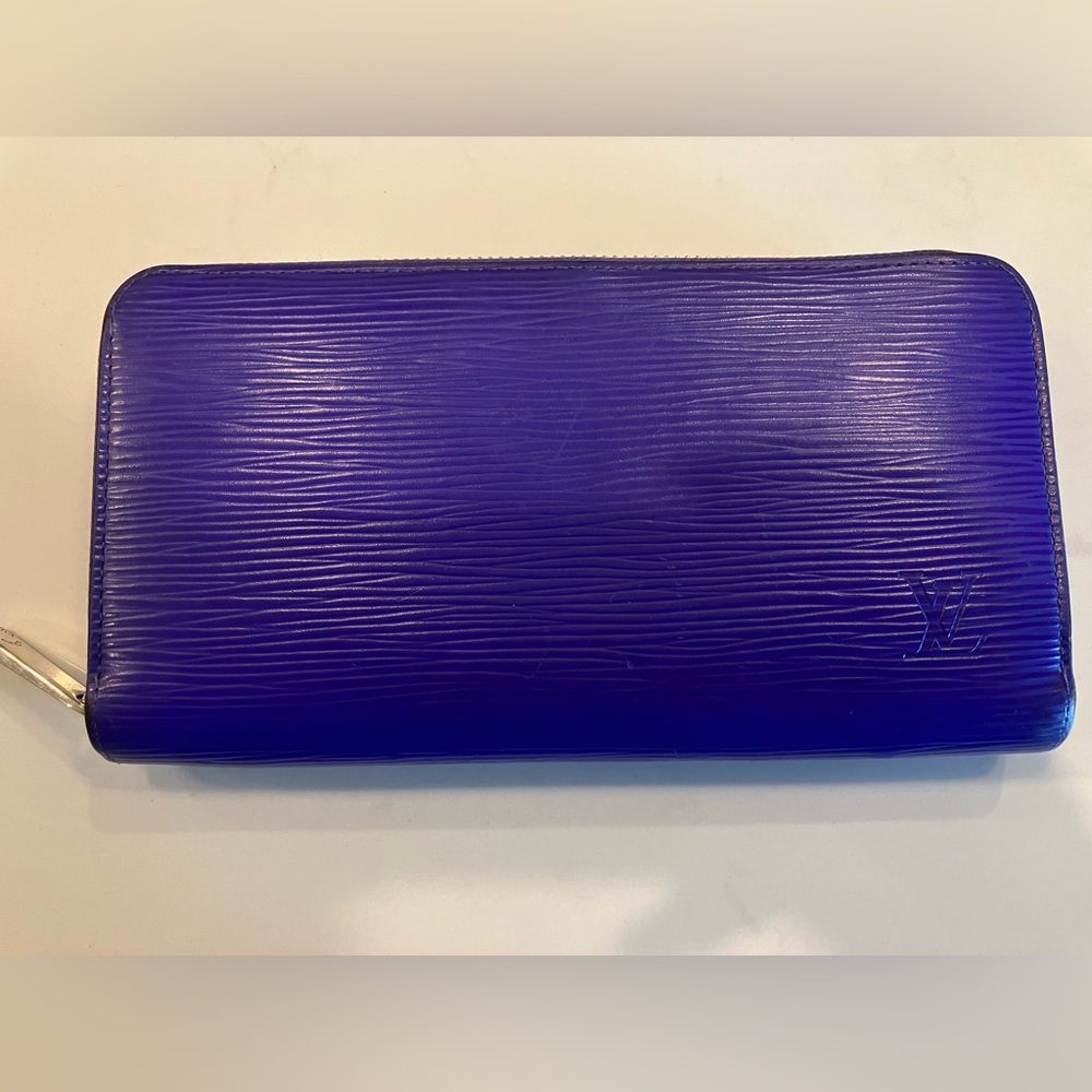 LV wallet brand new never used